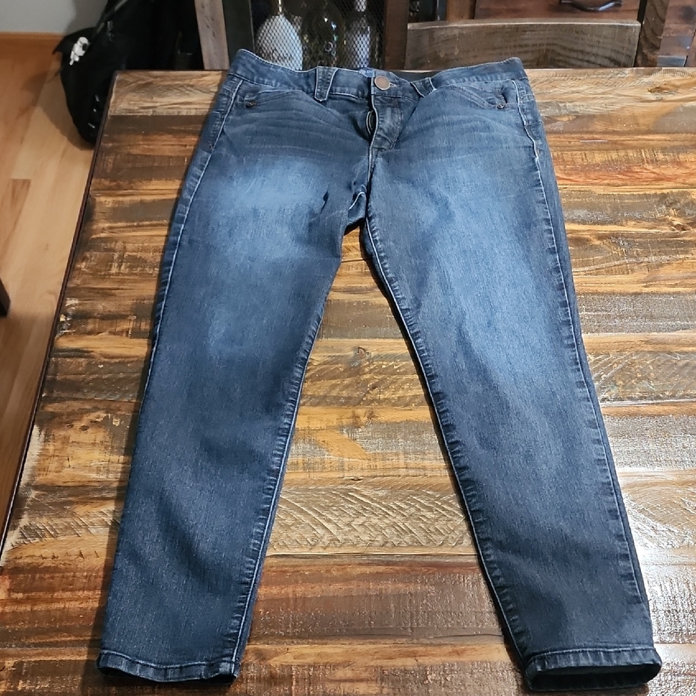 Democracy Blue Skinny Jeans Timeless Style